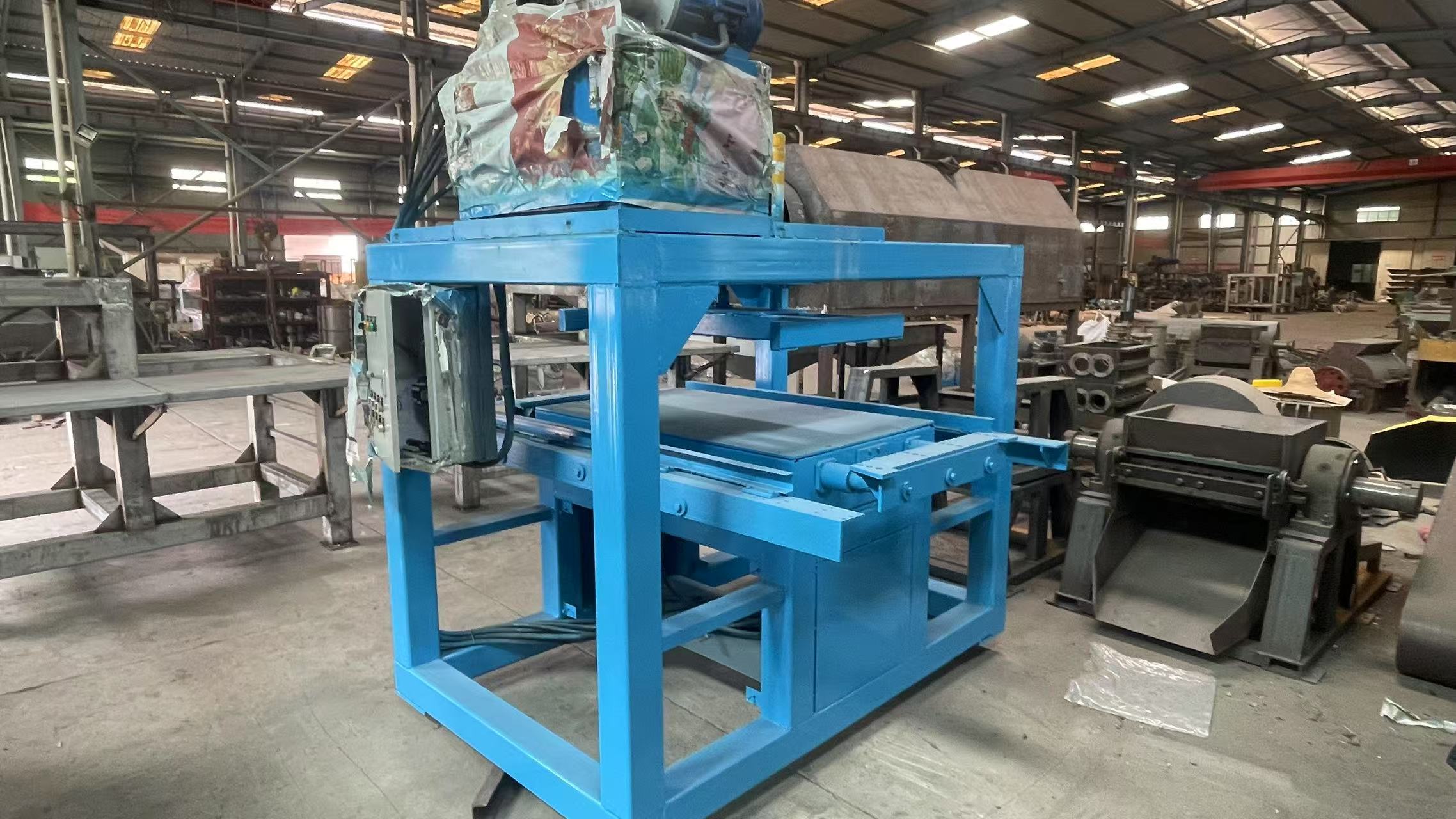Photovoltaic panel aluminum frame dismantling machine